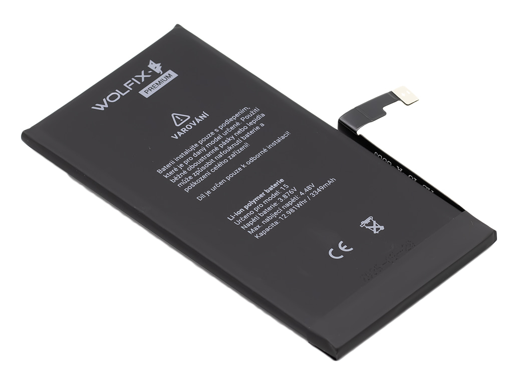 Detail náhradní baterie pro iPhone 15 – kvalitní díl pro výměnu